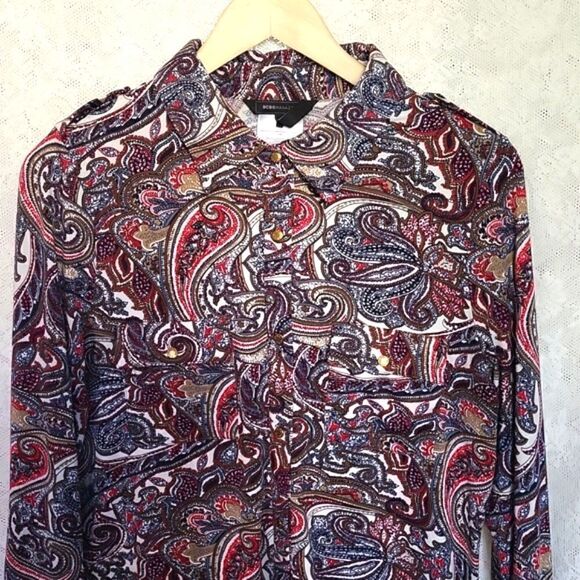 BCBGMaxazria Paisley Print Long Sleeved Button Down Shirt, Snap Closure Size L - Picture 2 of 9